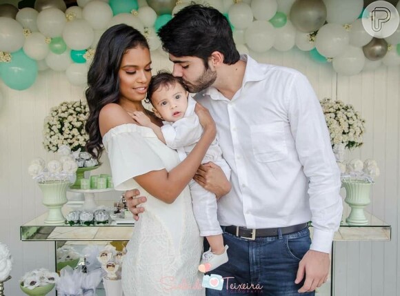 Aline Dias e Rafael Cupello batizaram o filho, Bernardo, no último domingo, 17 de junho de 2018