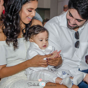 Aline Dias mostrou batizado de Bernardo, seu filho com Rafael Cupello