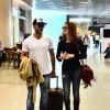 Marina Ruy Barbosa embarca com Klebber Toledo no aeroporto Santos Dumont, no Rio de Janeiro (18 de julho de 2014)