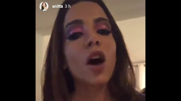 Anitta mostra bastidores de novo clipe gravado em Honório Gurgel