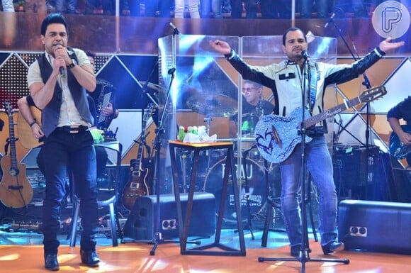 Zezé Di Camargo e Luciano fazem show no programa 'Legendários' da Record