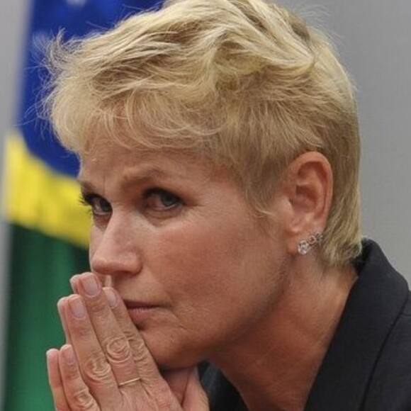 Xuxa afirmou não ter se preparado para a morte da mãe: 'O mais louco de toda essa situação? Mesmo a vendo ir dia após dia, deixando de falar e de se mover, até parar de respirar, nunca me preparei para esse momento'