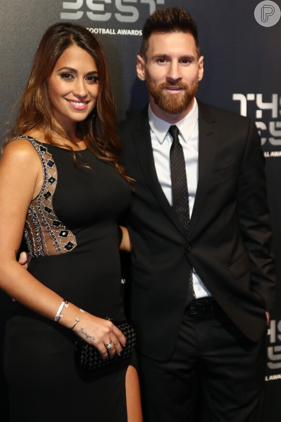 Casado com Antonella Roccuzzo, Lionel Messi ganhou homenagem do caçula Ciro, de 3 meses, vestindo a camisa da seleção argentina nesta quinta-feira, 21 de junho de 2018