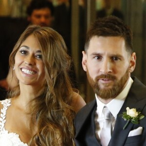 Lionel Messi e Antonella Roccuzzo oficializaram a união com um casamento cheio de famosos 