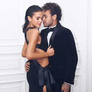Bruna Marquezine teria embarcado para a Rússia em voo fretado pelo namorado, Neymar