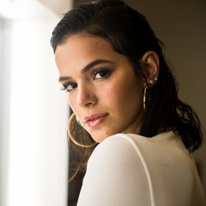 Bruna Marquezine escolhe figurino de três peças no valor de R$ 16 mil na Rússia, em 23 de junho de 2018