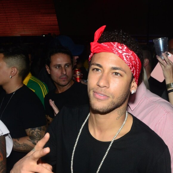 Neymar jogou com Messi no Barcelona entre 2013 e 2018
