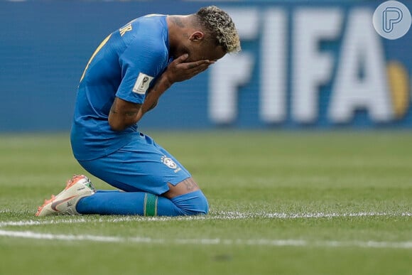 Neymar chorou no gramado após a partida contra a Costa Rica