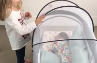 Mariana Bridi exibiu a filha, Aurora, ninando o irmão mais novo, Valentim, em seu Instagram, neste domingo, 24 de junho de 2018. Veja abaixo!