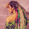 Com o look neon, Giovanna Ewbank usou dreads no cabelo