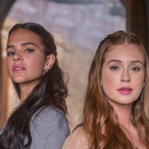 Catarina (Bruna Marquezine) admite ter tentado matar Amália (Marina Ruy Barbosa) na novela 'Deus Salve o Rei'