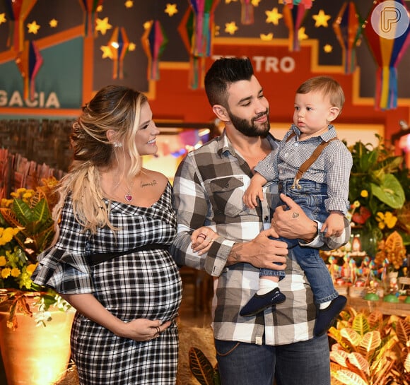 Andressa Suita e Gusttavo Lima usaram roupa caipira em aniversário do filho