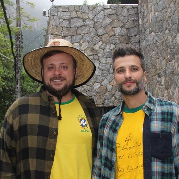 Bruno Gagliasso também conferiu o jogo do Brasil na Copa do Mundo na casa de Angélica e Luciano Huck, no Joá, no Rio de Janeiro