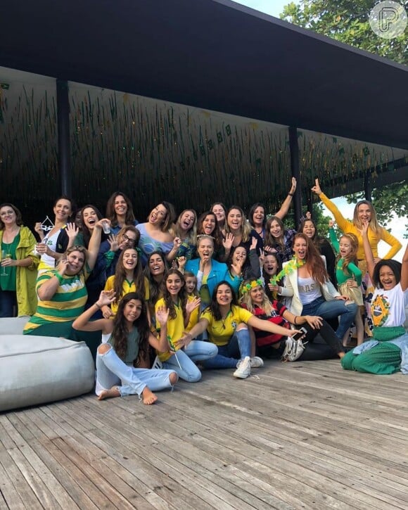 Angélica tem reunido amigos para assistir aos jogos do Brasil na Copa do Mundo