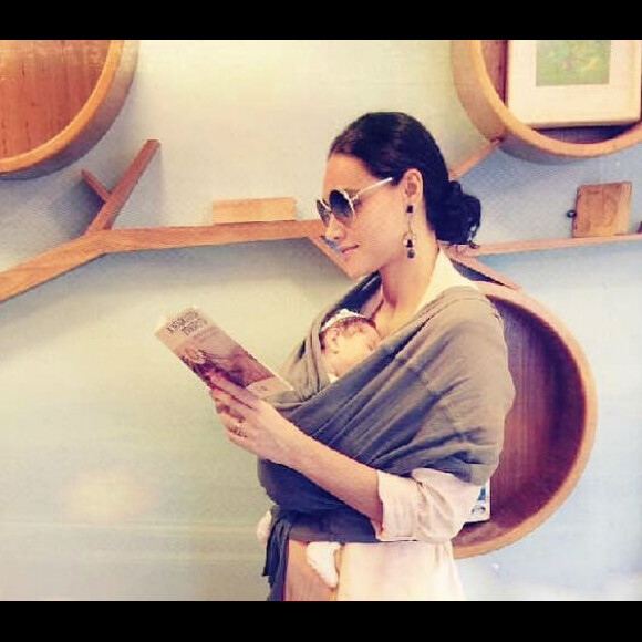 Débora Nascimento contou que deixa filha, Bella, mamar por 30 minutos