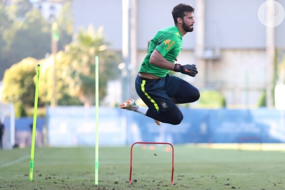 Alisson está se preparando para defender o gol do Brasil nas oitavas de final da Copa do Mundo contra o México