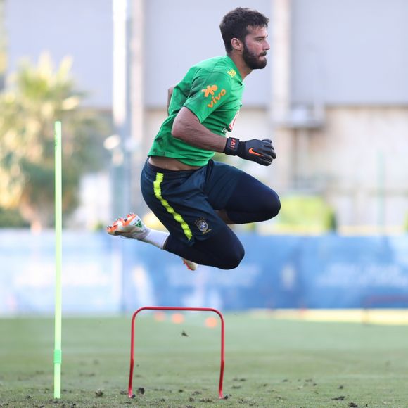 Alisson está se preparando para defender o gol do Brasil nas oitavas de final da Copa do Mundo contra o México