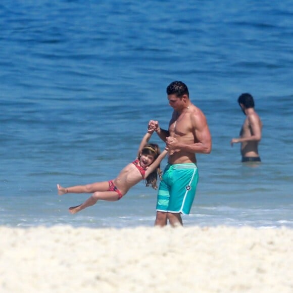 'Minha filha já tem essa referência. Papai chora, briga, papai trabalha com as emoções', contou Cauã Reymond