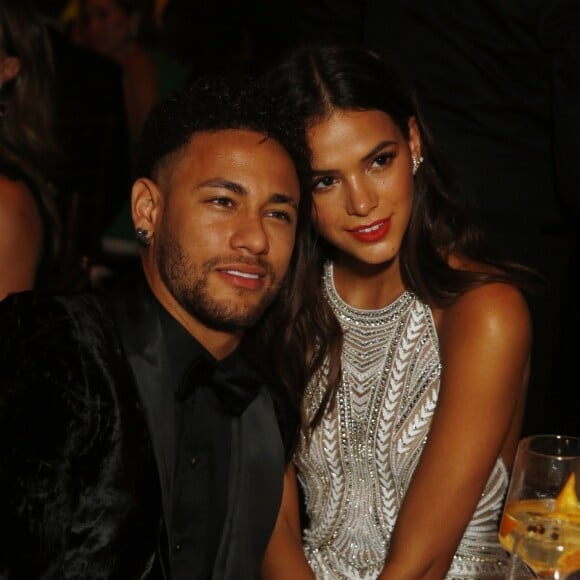 'Gata pracarai', brincou Neymar em foto publicada por Bruna Marquezine