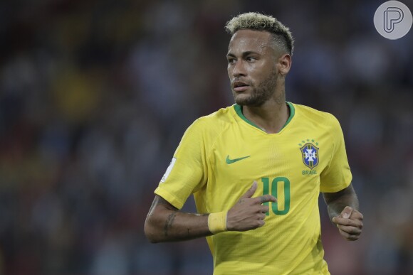 Neymar joga pelo Brasil nesta segunda-feira, 2 de julho de 2018
