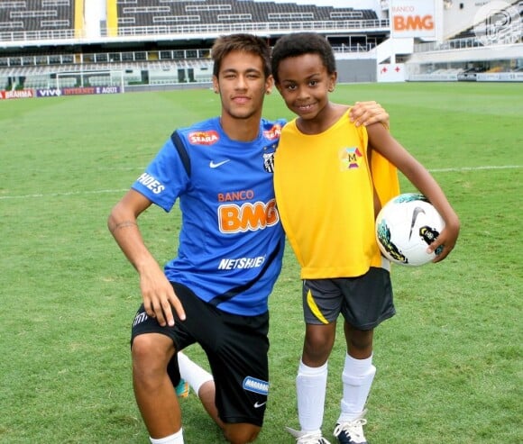 O craque do Santos já está habituado com as câmeras: ele gravou cenas de 'Carrossel' em novembro de 2012 no estádio da Vila Belmiro, em Santos