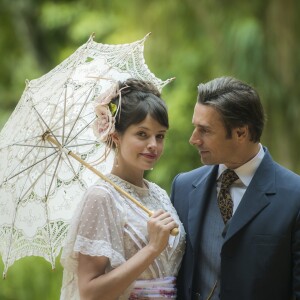 Ema (Agatha Moreira), namorada de Ernesto (Rodrigo Simas), já foi apaixonada por Jorge (Murilo Rosa) na novela 'Orgulho e Paixão'