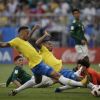 O gol de Neymar, primeiro marcado pelo Brasil na partida contra o México, emocionou Bruna Marquezine
