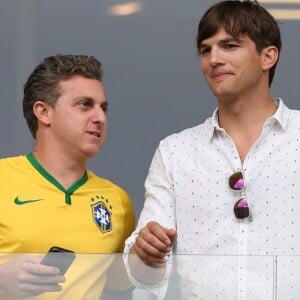 Ashton Kutcher opinou sobre Neymar no jogo do Brasil no vídeo gravado por Luciano Huck