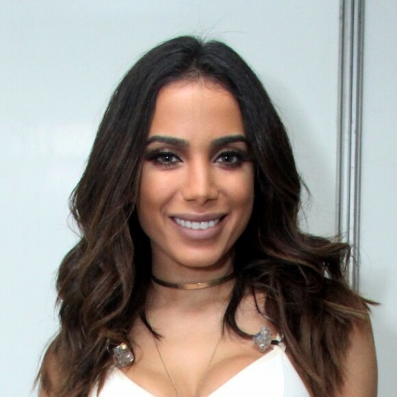 Anitta falou sobre peruca usada em jogo: 'Inclusive vocês estão perguntando se a peruca foi a Pabllo que emprestou. Não foi'