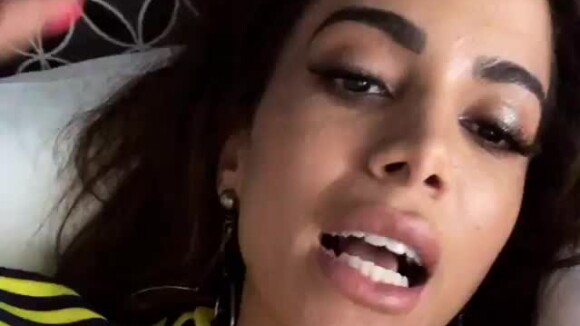 Anitta torce pela Colômbia em viagem ao país para gravar novo clipe
