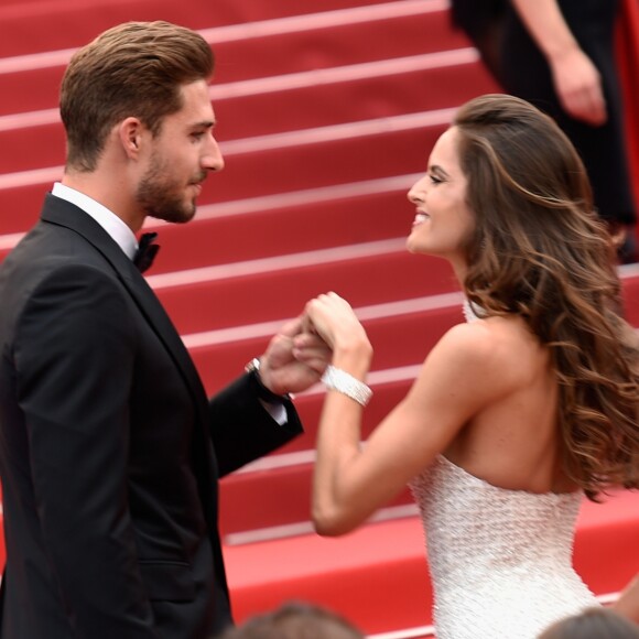 Izabel Goulart está noiva de Kevin Trapp