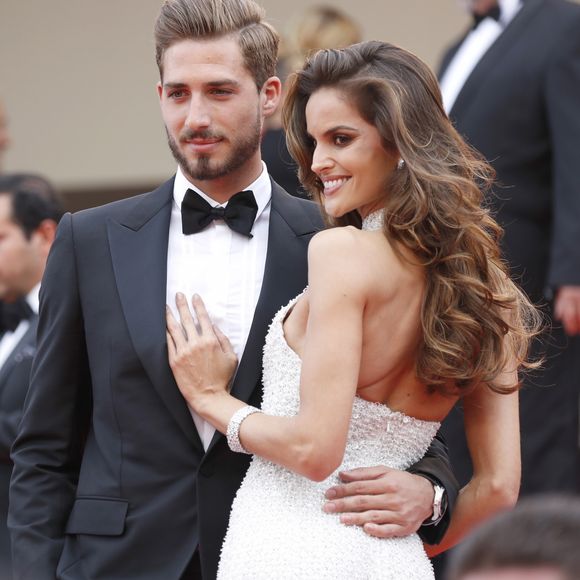 Izabel Goulart anunciou noivado em seu perfil do Instagram nesta quinta-feira, 5 de julho de 2018