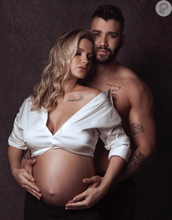 Gusttavo Lima posou com Andressa Suita, grávida do segundo filho do casal