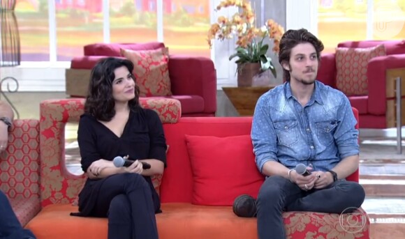 Chay Suede participa do programa 'Encontro com Fátima Bernardes' ao lado de Vanessa Giácomo (23 de julho de 2014)