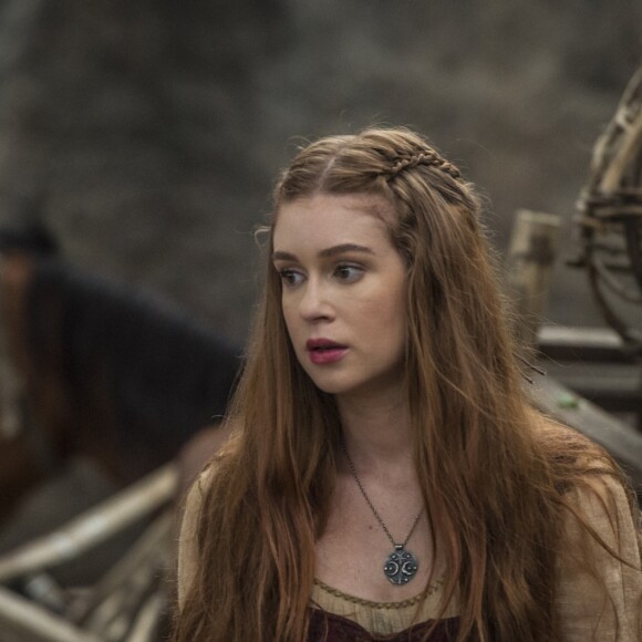 Amália (Marina Ruy Barbosa) fica sabendo por Augusto (Marco Nanini) dos crimes executados por Catarina (Bruna Marquezine), no capítulo de segunda-feira, 16 de julho de 2018 da novela 'Deus Salve o Rei'