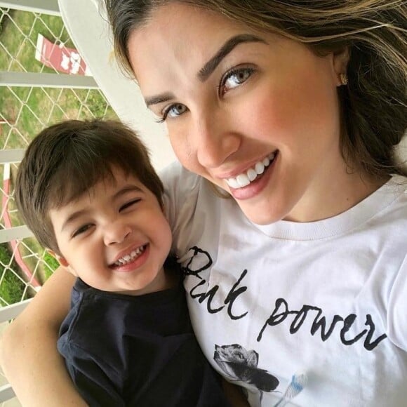 Aline Gotschalg sempre compartilha momentos da rotina com a maternidade do filho, Lucca, na web