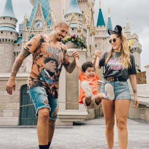 Aline Gotschalg curtiu férias em Orlando com a família em junho de 2017