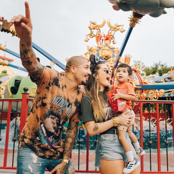 Aline Gotschalg e o marido, Fernando Medeiros, fizeram viagem internacional com filho em junho de 2018