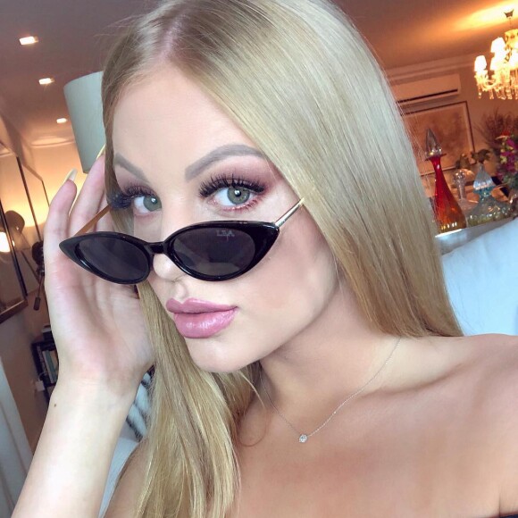 Luísa Sonza entrega dica para fazer o delineado perfeito: 'Sempre começo mais fininho e vou engrossando o traço. Antes eu faço uns pontinhos no canto do olho, como se fosse um ligue os pontos, e vou fazendo os traços'