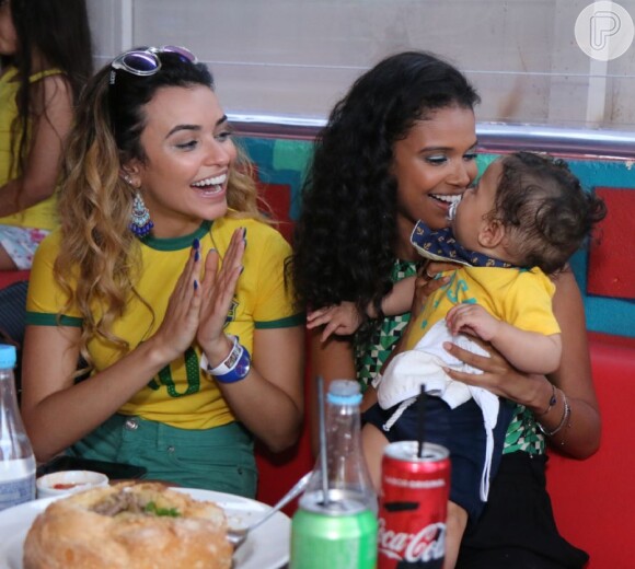 Aline Dias acompanharam eliminação do Brasil da Copa do Mundo da Rússia 