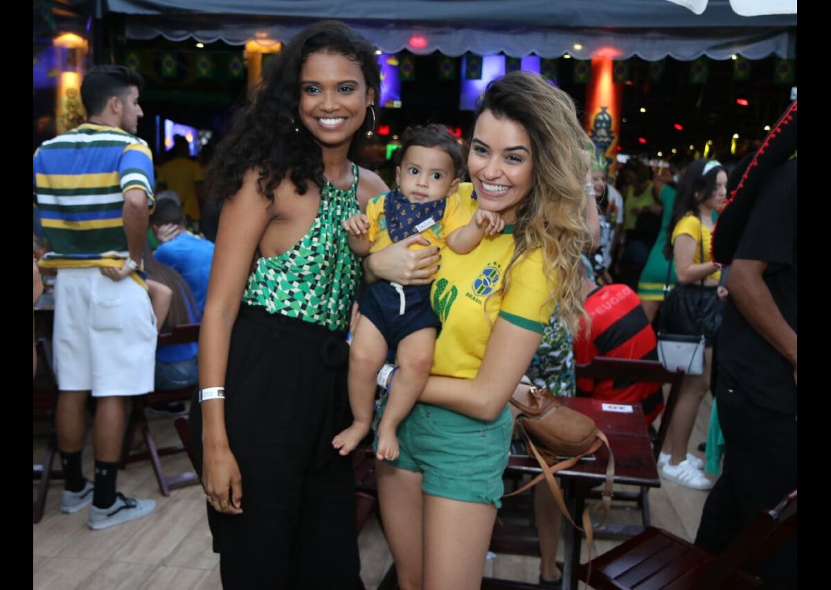 Foto: Aline Dias posou para fotos com filho, Bernardo, e atriz Talita ...