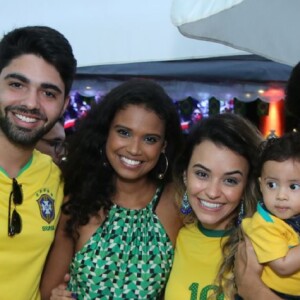 Acompanhados do filho, Aline Dias e Rafael Cupello acompanharam jogo do Brasil na Copa do Mundo na Rússia nesta sexta-feira, 6 de julho de 2018