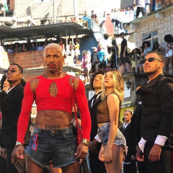 Nego do Borel deu vida à personagem Nega da Boreli em parte do novo clipe, 'Me Solta'