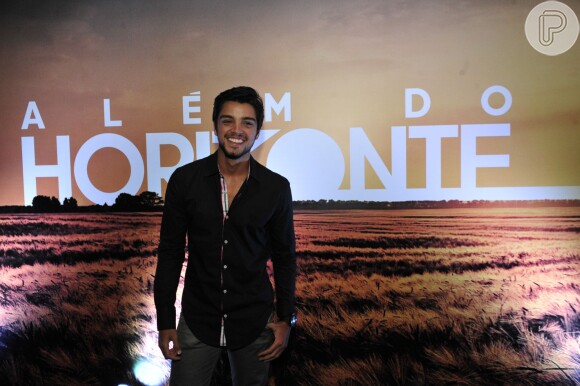 Em 2013, Rodrigo Simas protagonizou a novela 'Além do Horizonte'