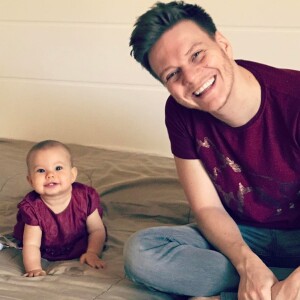 Michel Teló fala da criatividade da filha Melinda. "Thais me mandou um vídeo de Melinda cantando no ritmo de "Ai Se Eu te Pego" o seguinte: 'Teodoro, Teodoro, assim você me mata. Se eu te pego, hein, Teodoro?'. Aí depois ela começou a cantar o nome de todo mundo em ritmo de "Ai Se Eu Te Pego"'