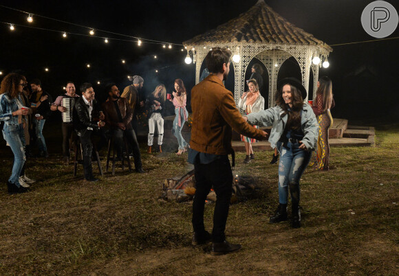 Larissa Manoela estrela clipe de Zezé di Camargo e Luciano, a música 'Reggae in Roça', nesta quarta-feira, 11 de julho de 2018
