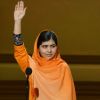 Malala foi atingida por um tiro na cabeça quando tinha 15 anos por ter insistido em estudar no Paquistão, onde o sistema negava tal direito às meninas