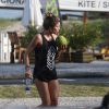 Grazi Massafera aproveitou a quinta-feira, 24 de julho de 2014, de sol para se exercitar na praia da Barra da Tijuca, na Zona Oeste do Rio. Depois da malhação, a atriz se hidratou tomando uma água de coco e ainda levou uma garrafinha de água mineral para o carro