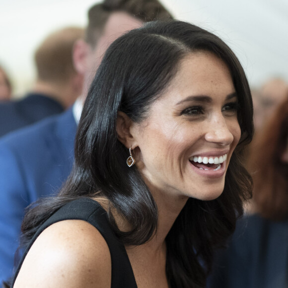 Meghan Markle contou que a rotina de sua maquiagem é mínima e a chama de 'cara de cinco minutos'