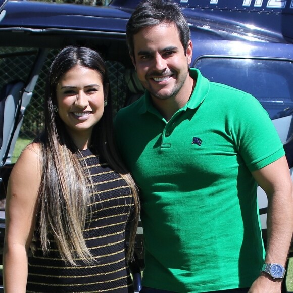 Kaká Diniz escreveu para a mulher, Simone: 'Você é guerreira e cheia de virtudes que eu admiro muito! Veste uma armadura de guerreira, mas por dentro é uma mulher frágil e cheia de sentimentos como qualquer outra pessoa'